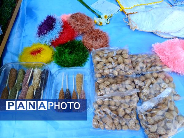 بازارچه کاروفناوری در دبیرستان حاج آقا توکلی زرقان 