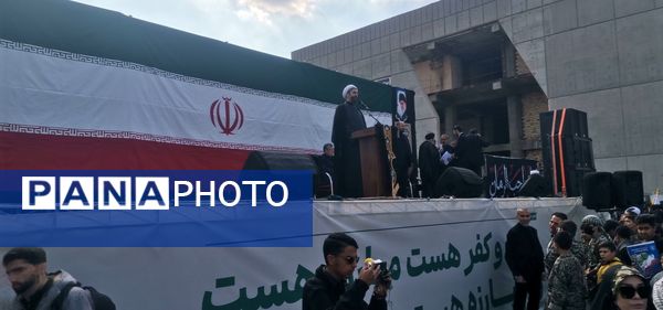 حضور پرشور دانش آموزان مشهد مقدس در راهپیمایی یوم‌الله ۱۳ آبان 