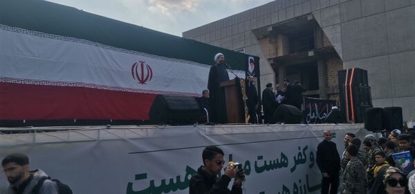 حضور پرشور دانش آموزان مشهد مقدس در راهپیمایی یوم‌الله ۱۳ آبان 