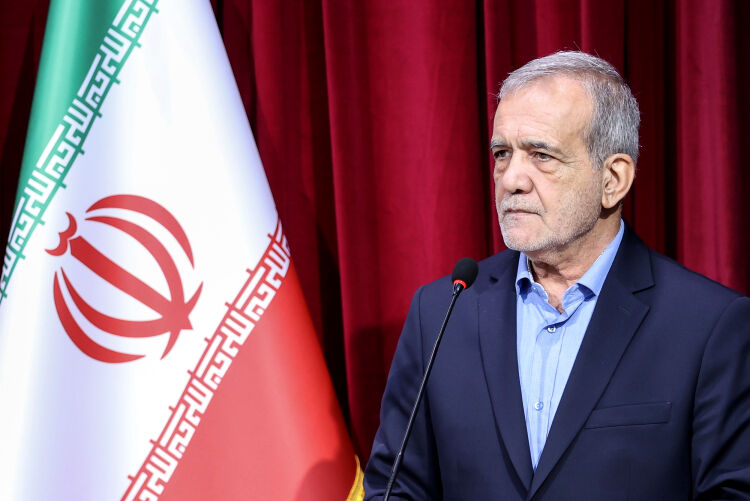 رئیس‌جمهور: دولت در سخت‌ترین شرایط لحظه‌ای از پیگیری مشکلات مردم غفلت نکرد