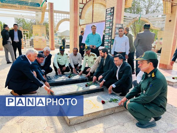 گلزار شهداء ؛ میزبان مسئولان شهرستان عنبرآباد همزمان با آغاز هفته دفاع مقدس