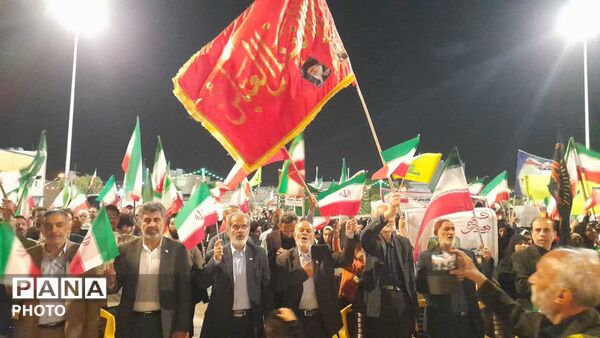 حضور حماسی مدارس قم در تجمعات شبانه آستان مقدس امامزاده موسی مبرقع(ع)