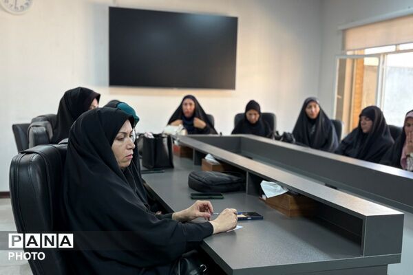 نشست صمیمی سرگروه‌ها به مناسبت هفته امور تربیتی
