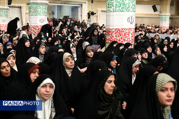 دیدار اقشار مردم با رهبر انقلاب به مناسبت چهل‌وهفتمین سالگرد پیروزی انقلاب اسلامی