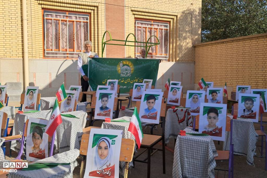 آغاز سال تحصیلی با یاد شهدا در دبیرستان فاطمیه زرقان