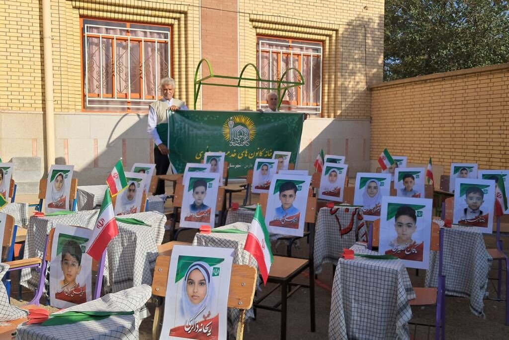 آغاز سال تحصیلی با یاد شهدا در دبیرستان فاطمیه زرقان