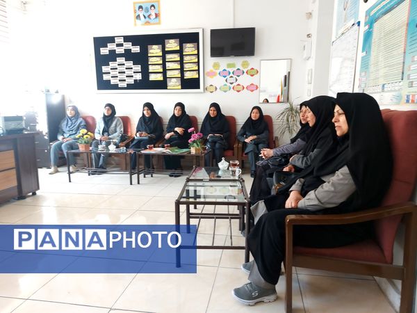 بازید رئیس آموزش و پرورش ناحیه پنج از دبستان شهیدان فاضل الحسینی یک