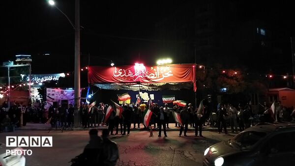 میدان ازادی هر شب میزبان وطن پرستان نیشابوری می شود 