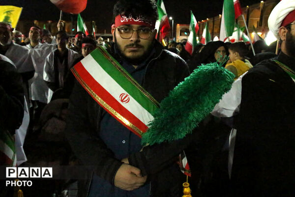 دسته کفن پوشان یزدی در سوگ رهبر انقلاب