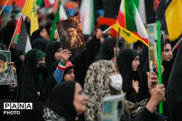 اجتماع بانوان انقلابی به مناسبت چهلم قائد امت و شهدای میناب در مسجد جمکران 