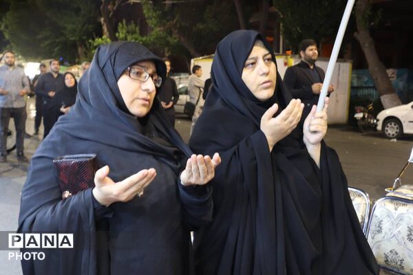 حضور مربیان، اولیا و دانش‌آموزان آموزش و پرورش ناحیه 2 تبریز در آیین سالگرد شهادت امام سجاد(ع)