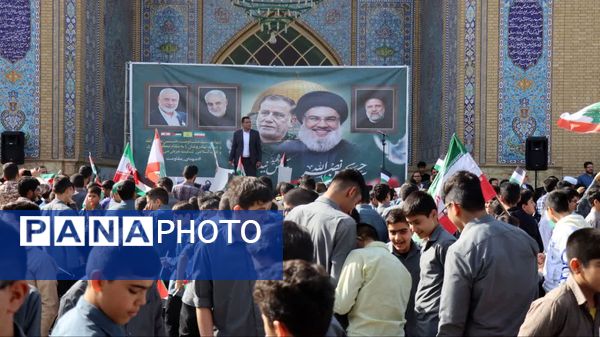  ادای احترام دانش‌آموزان و فرهنگیان شهرستان پاکدشت به مقام شامخ شهیدان مقاومت و شهید سید حسن نصرالله 