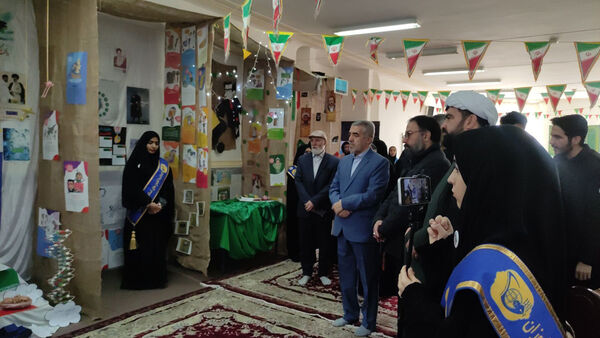 حال و هوای نمایشگاه مدرسه انقلاب در شهر جعفریه قم