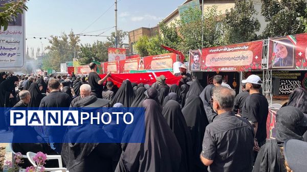 جاماندگان اربعین در خیابان ۱۷ شهریور هم‌قدم با زائران کربلا