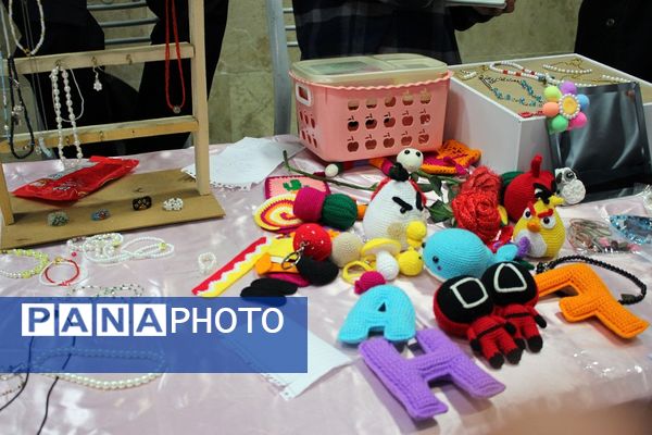 برپایی بازارچه کسب و کار دانش‌آموزی در مدرسه حضرت معصومه (س) ناحیه 4 کرج