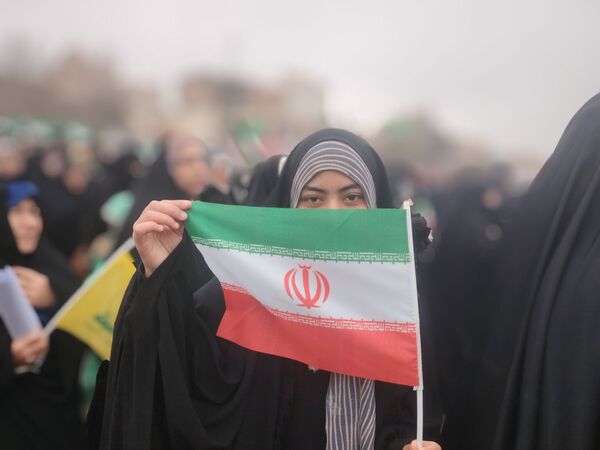 تولد ۴۷ساله‌گی انقلاب ایران در خیابان پانزده خرداد
