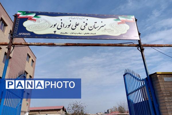 نمایشگاه دستاوردهای دانش‌آموزان هنرستان فنی حرفه‌ای‌ رباط‌کریم