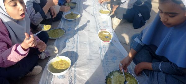 آش نذری‌‌ به‌ مناسبت‌ شهادت‌ امام‌ هادی (ع) در مدرسه تکتم خلیل آباد