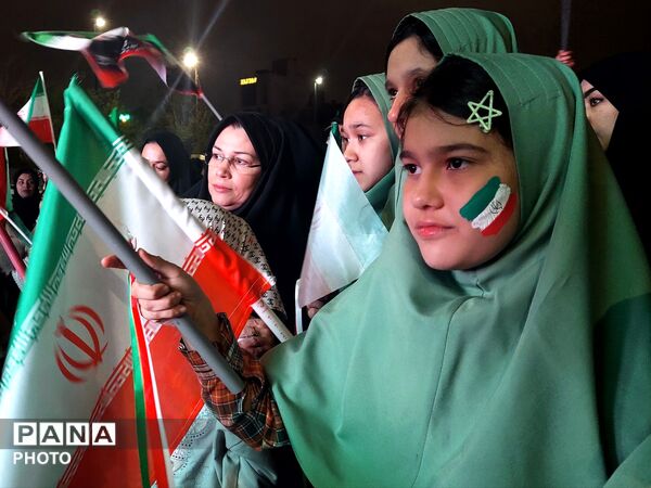 هم‌قدم با کودکان پایِ کارِ ایران