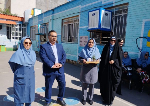 برگزاری جشن و تقدیر از معلمان در دبستان امامت یک