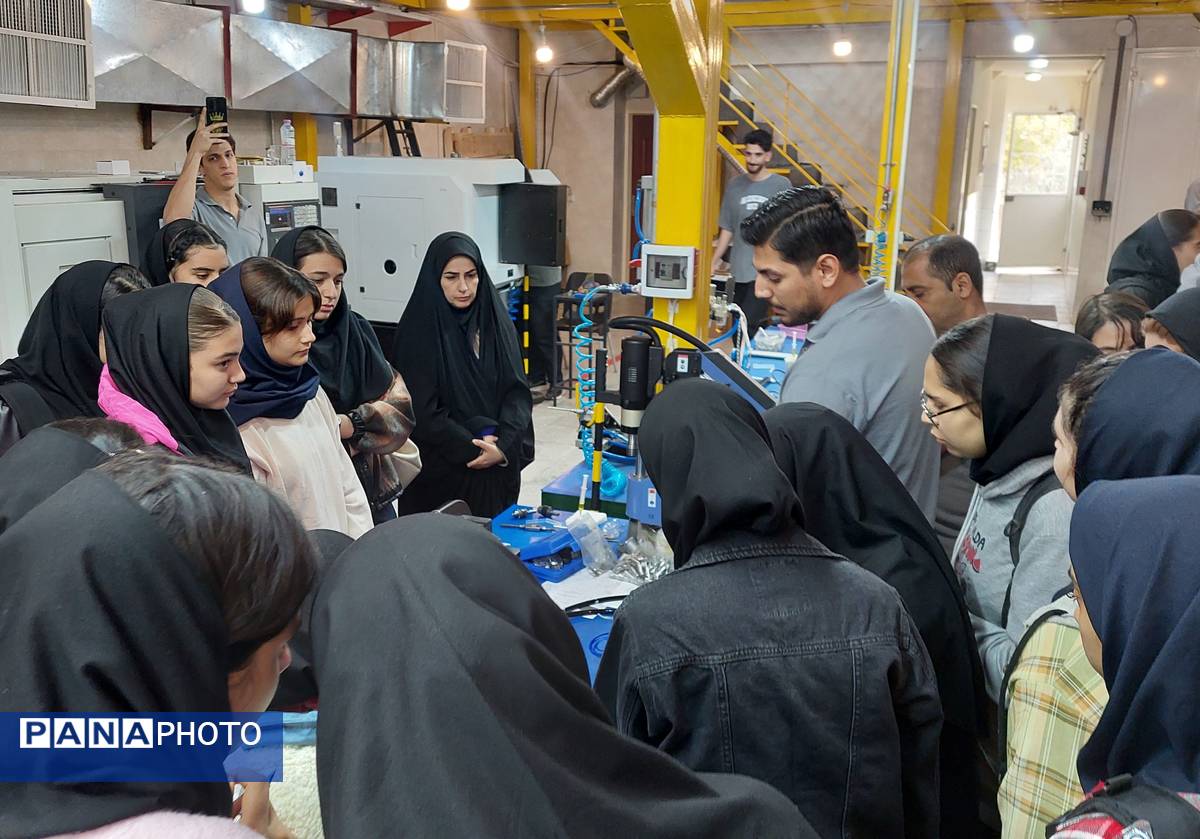 بازدید هنرجویان هنرستان الزهرا از پارک علم و فناوری شیراز
