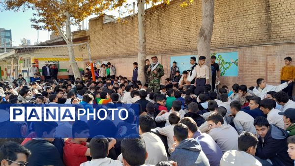 حضور خواهر شهید و راوی جنگ در مدرسه ابوریحان بیرونی 