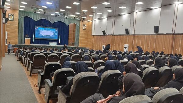 همایش دانش‌آموزان برتر مدارس دولتی منطقه ۱۵