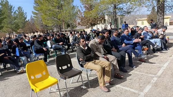 جشن انقلاب در مدرسه نخبگان عشایر 