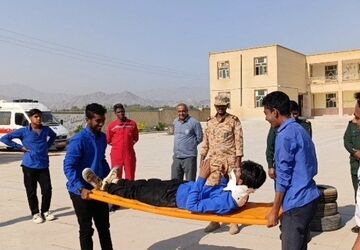 هنرستان شهید احمدی روشن صحنه مانور پدافند غیرعامل شد