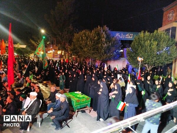 آیین عزاداری و نماز استغاثه به یاد رهبر امت اسلام در حسینیه امام خمینی 