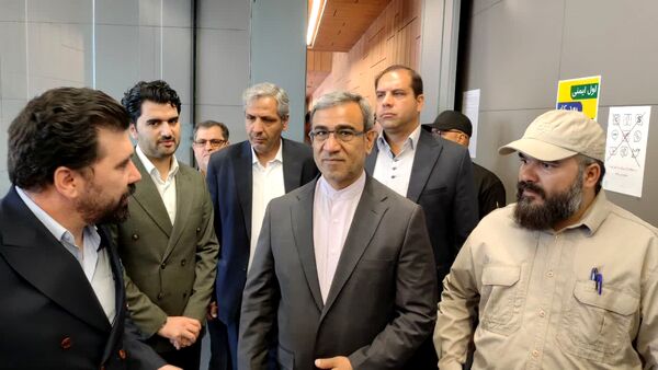 استاندار خراسان رضوی از شرکت عصاره‌گیری پردیس کاشمر بازدید کرد