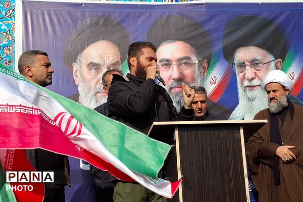 بیعت مردم قرچک با سومین رهبر نظام مقدس جمهوری اسلامی ایران