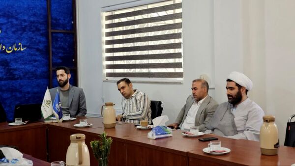 جلسه هم‌اندیشی رئیس سازمان دانش‌آموزی استان با مدیران مدرسه