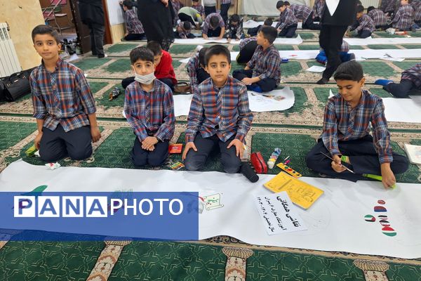 برپایی نقاشی همگانی در هفته ماها در آموزشگاه معارف۶ ناحیه ۳شیراز 