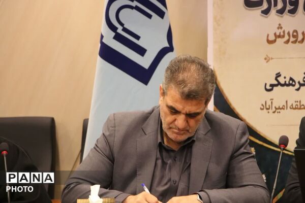 نشست پیشکسوتان تعلیم و تربیت شهرستان دامغان با وزیر آموزش و پرورش