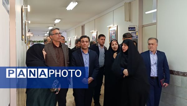بازدید مدیرکل امور شاهد وزارت آموزش و پرورش از دبیرستان شاهد زینبه