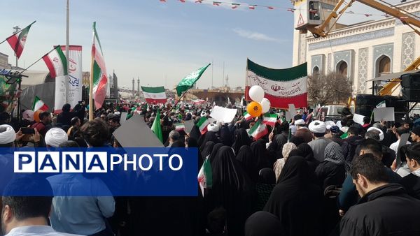 جلوه هایی از راهپیمایی جشن پیروزی انقلاب در شهر قم