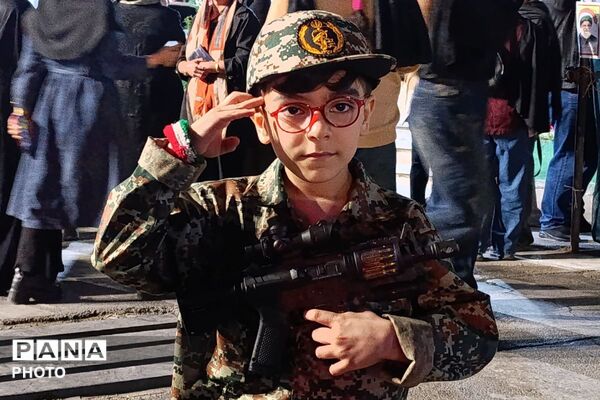 غرفه شهدای دانش آموز ورامین میزبان شما در میدان امام حسین(ع)