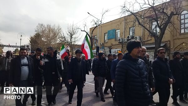 مشت هایی که با فریاد انتقام بالا می آمدند 
