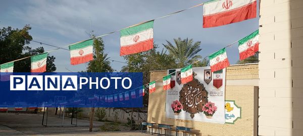 شور جشن ۲۲ بهمن در مدرسه مولوی فین؛ عطر شعر و نور ولایت در هم آمیخت