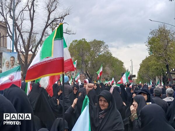 در فراق رهبر شهیدمان به میدان آمدیم 