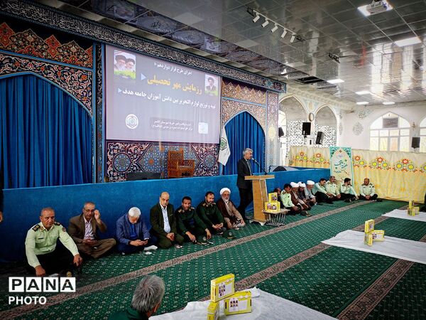 تهیه و توزیع لوازم تحریر بین جامعه هدف در کاشمر