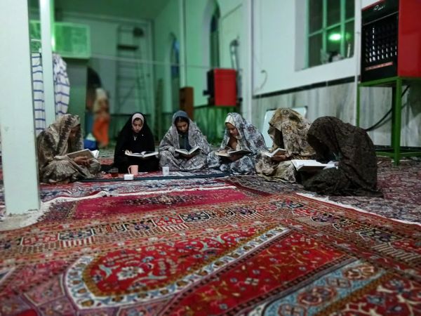 شور اعتکاف دانش‌آموزان دختر روستای طنجور در سه روز بندگی