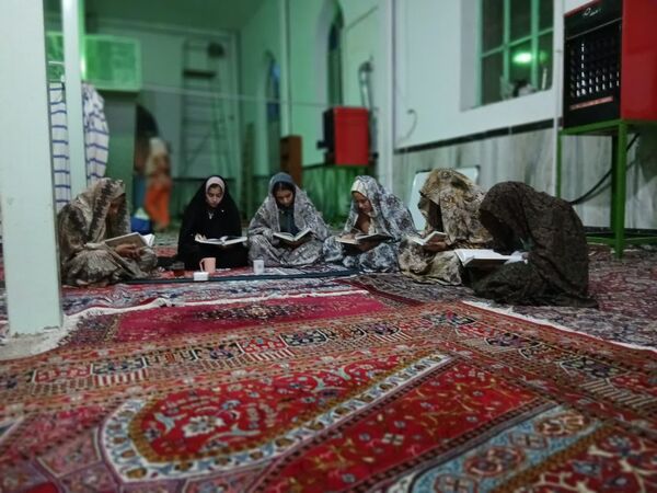 شور اعتکاف دانش‌آموزان دختر روستای طنجور در سه روز بندگی