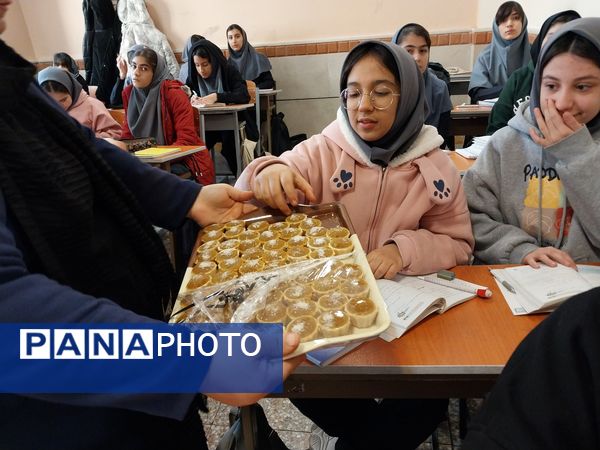 ایستگاه‌های صلواتی و دسته‌های سینه‌زنی و هیات‌های عزاداری در مدارس شهرستان قدس