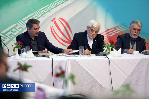 نشست معاون اول رئیس جمهور با جمعی از هنرمندان موسیقی، تئاتر و هنرهای تجسمی