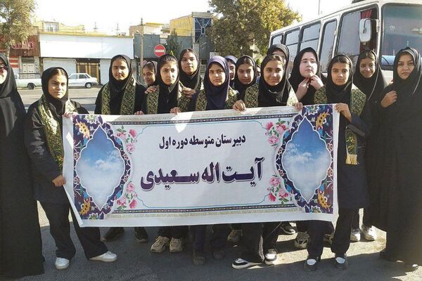 خروش هزاران دانش آموز ورامینی در ۱۳ آبان