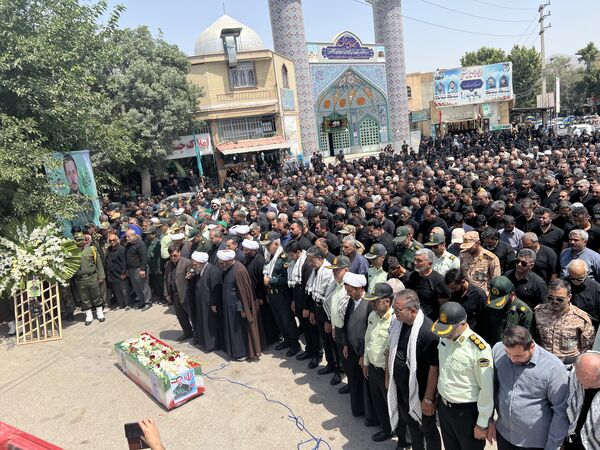 تشییع پیکر شهید ایمان وحیدی در آشخانه