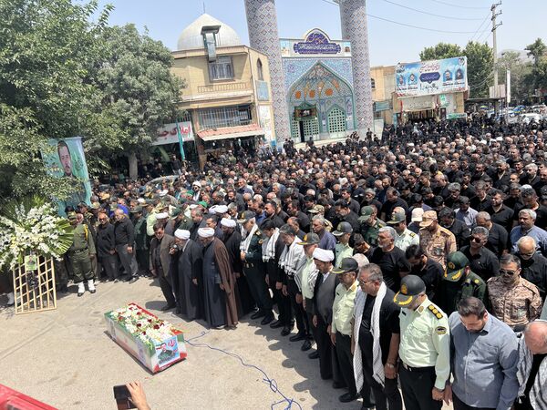 تشییع پیکر شهید ایمان وحیدی در آشخانه
