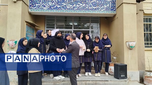 تقدیر از دانش‌آموزان برتر دبیرستان پیرایش نیشابور